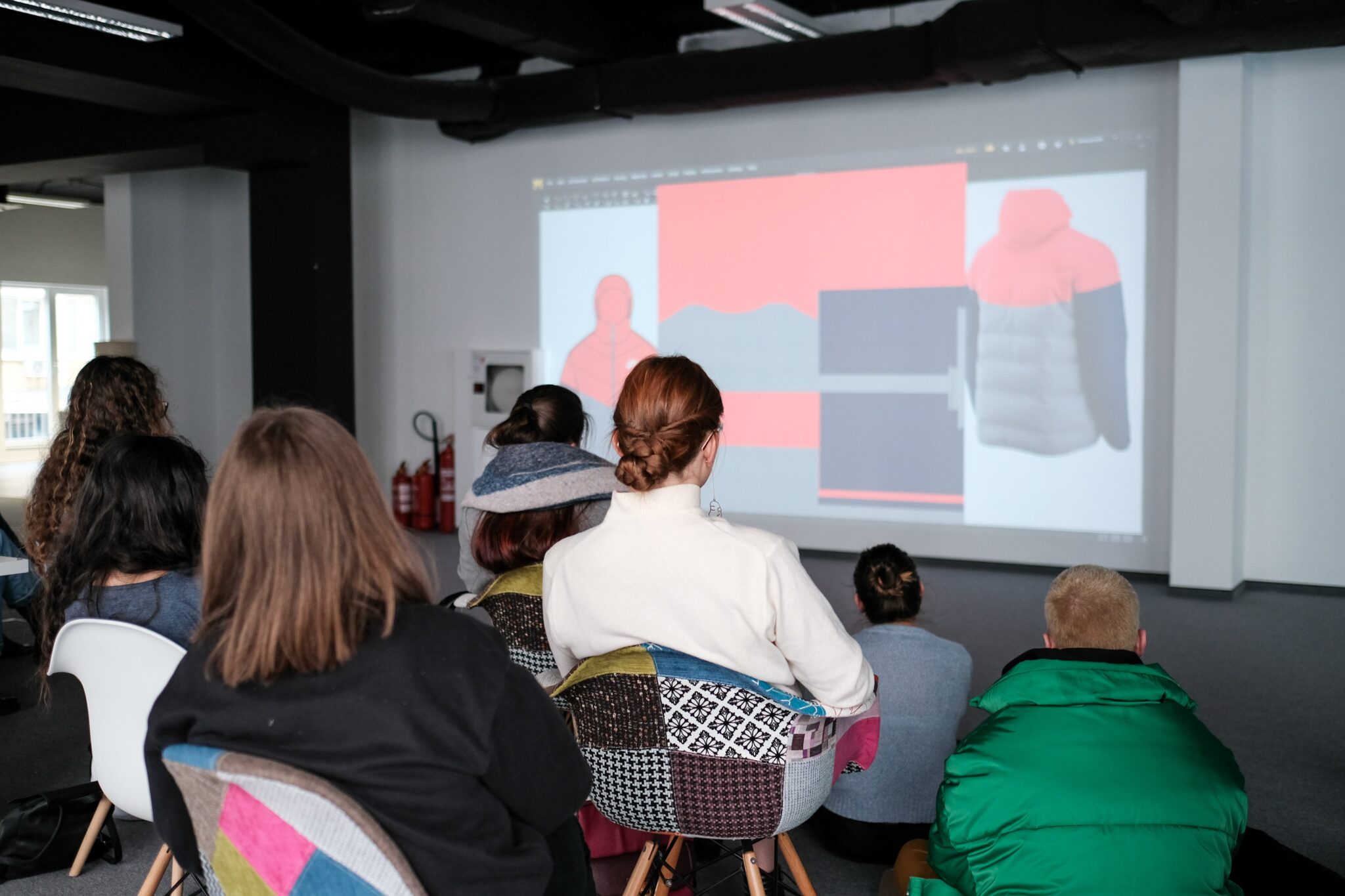 students looking at screen, 3D clothing, pixelpool